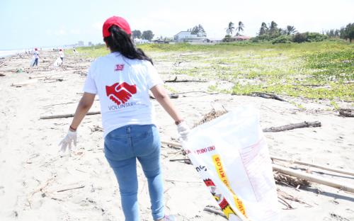 Voluntariado de TIA se une a limpieza de playas