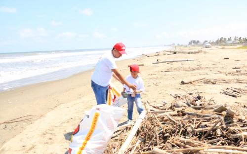 Voluntariado de TIA se une a limpieza de playas