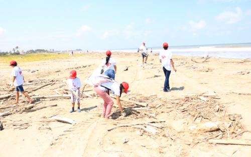 Voluntariado de TIA se une a limpieza de playas