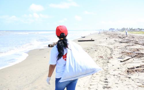 Voluntariado de TIA se une a limpieza de playas