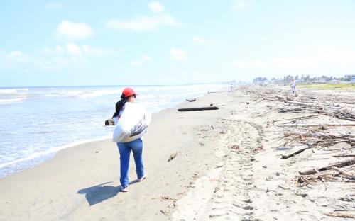 Voluntariado de TIA se une a limpieza de playas