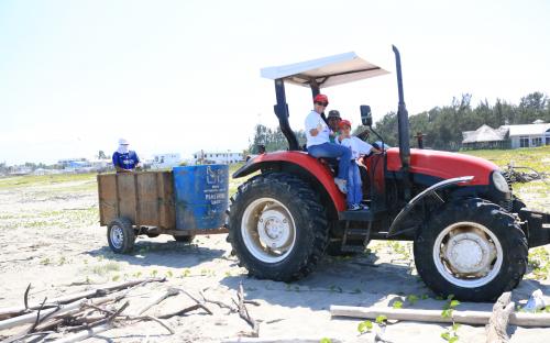 Voluntariado de TIA se une a limpieza de playas