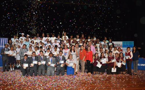 TIA presente en la clausura de genios del Universo