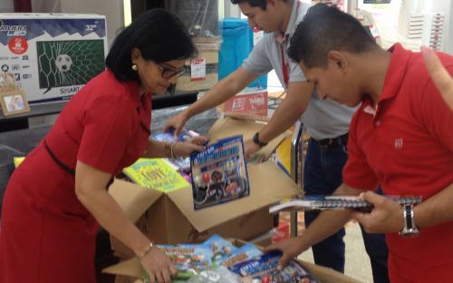 Donamos útiles escolares al Patronato Municipal de Manta