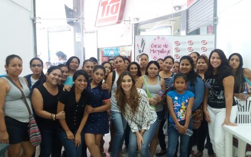 TIA dictó curso de maquillaje en el Centro de Desarrollo Comunitario