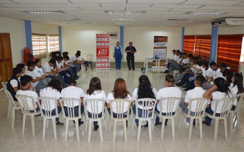 Talleres para padres y estudiantes sobre prevención de drogas en Guayaquil