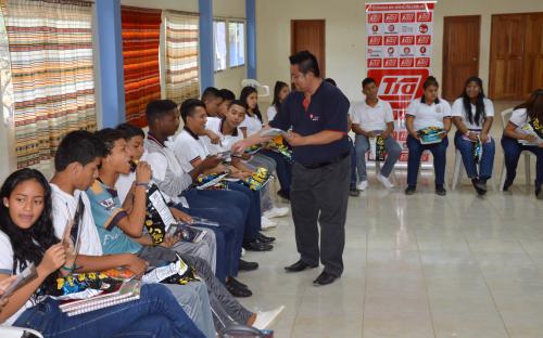 Talleres para padres y estudiantes sobre prevención de drogas en Guayaquil