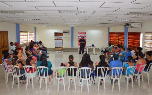Talleres para padres y estudiantes sobre prevención de drogas en Guayaquil