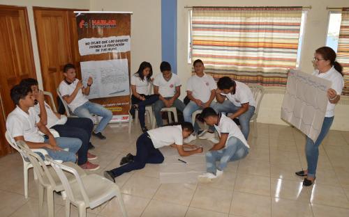 Talleres para padres y estudiantes sobre prevención de drogas en Guayaquil