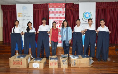 Realizamos donación a estudiantes de dos escuelas