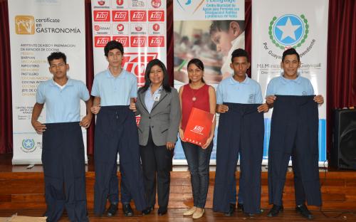 Realizamos donación a estudiantes de dos escuelas