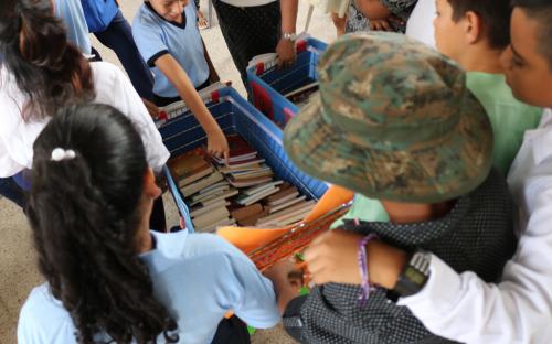 Donamos libros para la Unidad Educativa Fiscomisional San Ignacio de Loyola