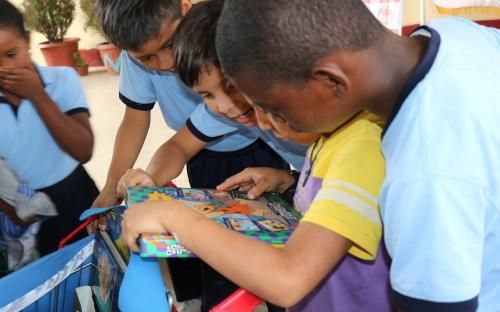 Donamos libros para la Unidad Educativa Fiscomisional San Ignacio de Loyola