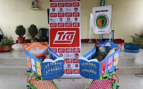 Donamos libros para la Unidad Educativa Fiscomisional San Ignacio de Loyola