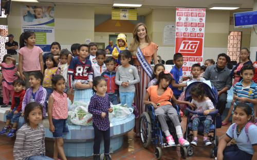 Acompañamos a la virreina de Guayaquil al Hospital Roberto Gilbert