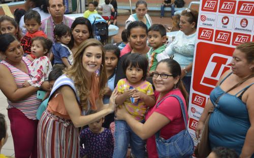 Acompañamos a la virreina de Guayaquil al Hospital Roberto Gilbert