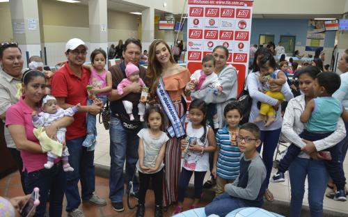 Acompañamos a la virreina de Guayaquil al Hospital Roberto Gilbert