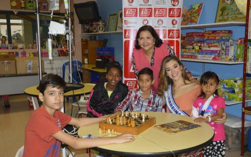 Acompañamos a la virreina de Guayaquil al Hospital Roberto Gilbert