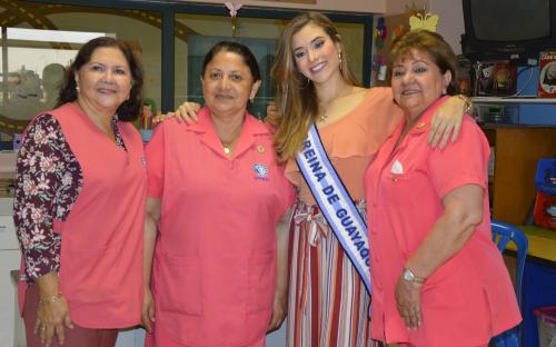 Acompañamos a la virreina de Guayaquil al Hospital Roberto Gilbert