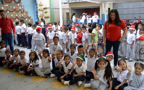 Realizamos nuestra Chocolatada Navideña en 171 instituciones educativas