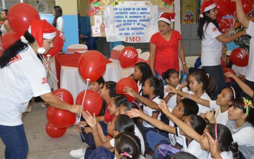 Realizamos nuestra Chocolatada Navideña en 171 instituciones educativas