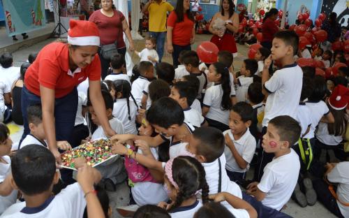 Realizamos nuestra Chocolatada Navideña en 171 instituciones educativas