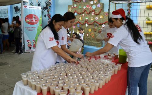 Realizamos nuestra Chocolatada Navideña en 171 instituciones educativas