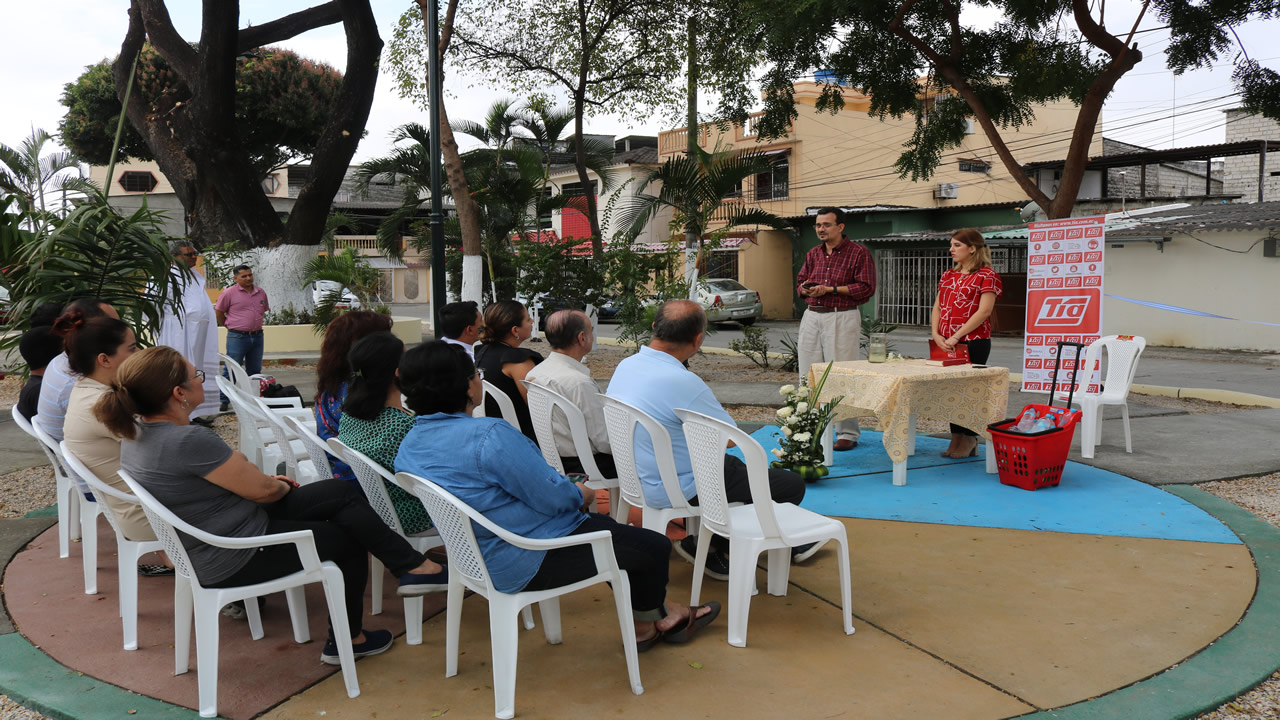 Tía-Remodelamos parque en el sector Guayacanes