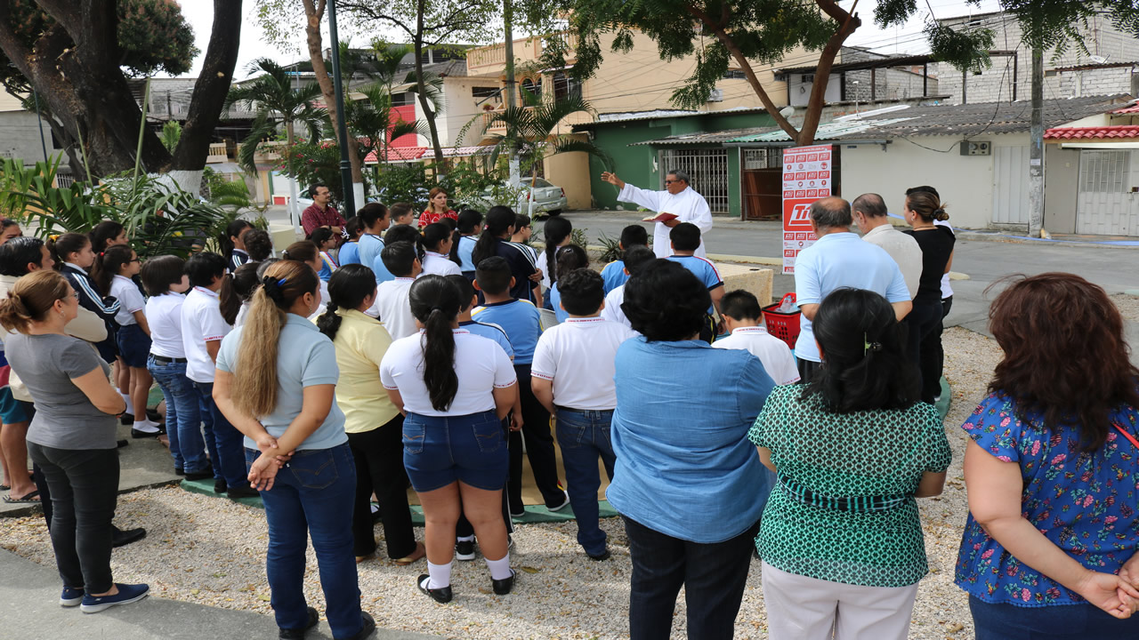 Tía-Remodelamos parque en el sector Guayacanes