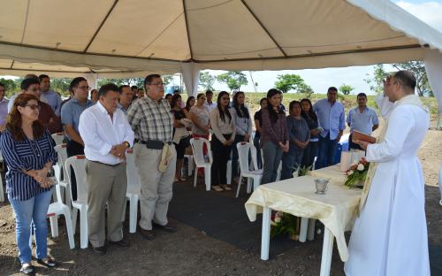 Colocamos primera piedra de nuevo Centro Nacional de Distribución
