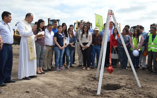 Colocamos primera piedra de nuevo Centro Nacional de Distribución
