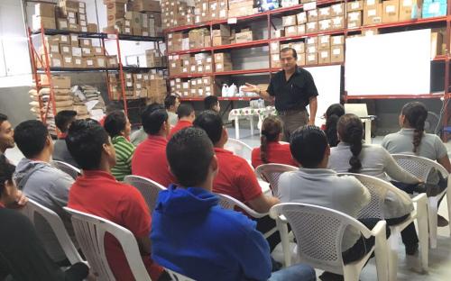 Capacitamos a colaboradores con charlas sobre prevención de drogas
