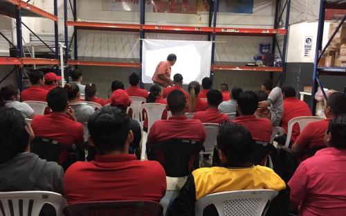 Capacitamos a colaboradores con charlas sobre prevención de drogas