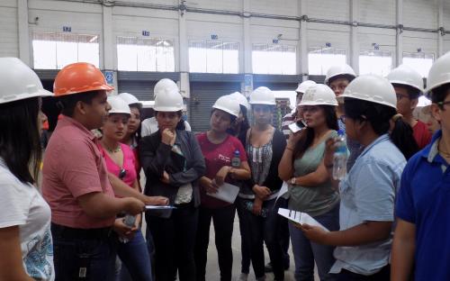 Estudiantes de la ESPOL visitan nuestro Centro Nacional de Distribución