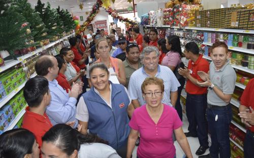 Tía-Inauguramos local en el Malecón 2000