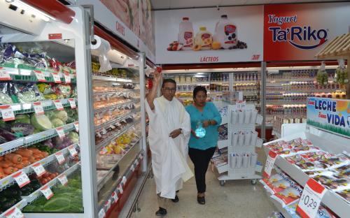 Tía-Reinaguramos local de Tía en Manta