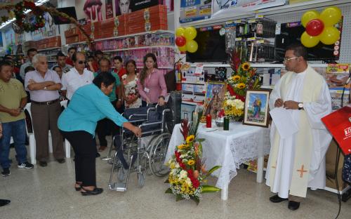 Tía-Reinaguramos local de Tía en Manta