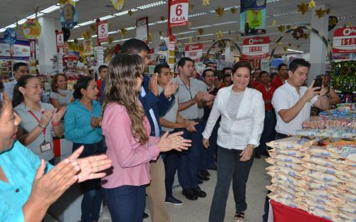 Tía-Reinaguramos local de Tía en Manta