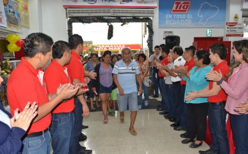 Tía-Reinaguramos local de Tía en Manta