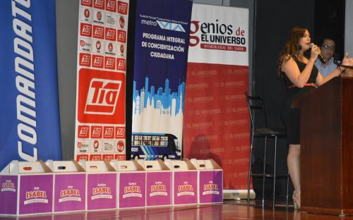 Participamos en la premiación de Supergenios y Superminigenios de El Universo